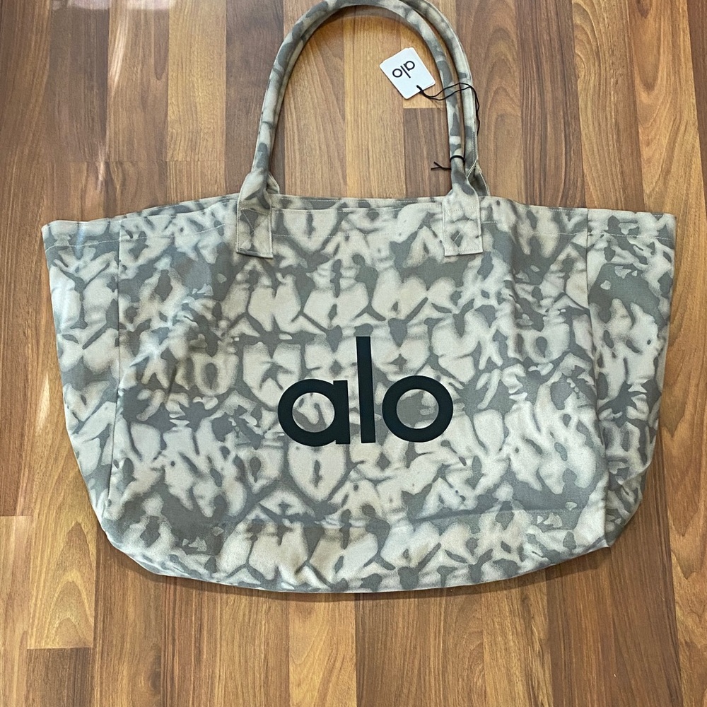 ALO Yoga Tie-Dye Canvas Tote in Gray and Cream